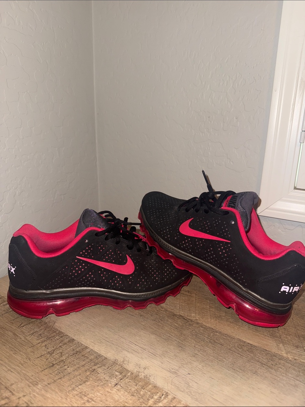 Nike Air Max 2011 womens size 9 sneakers